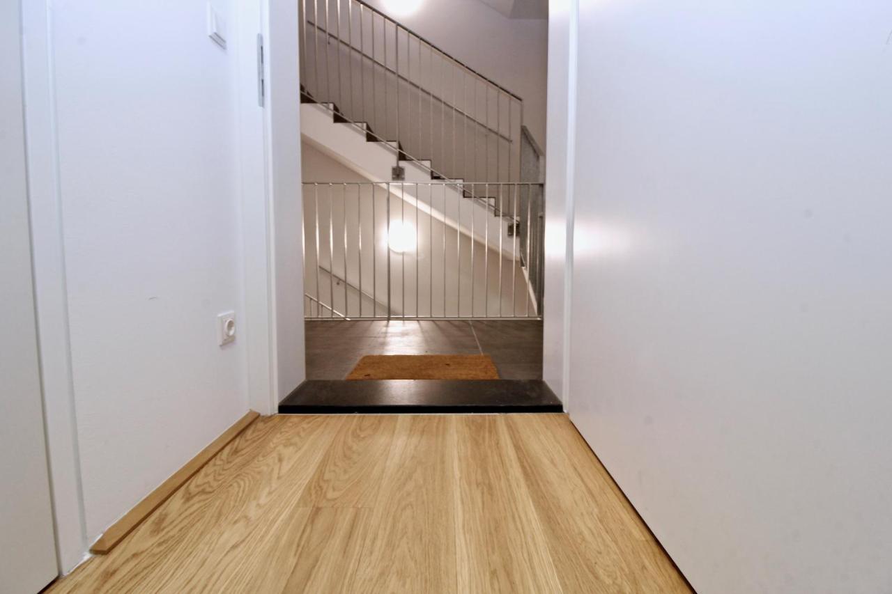 Yellow Flower Apartment With Pool - 5 Min To Lake Wien Exteriör bild
