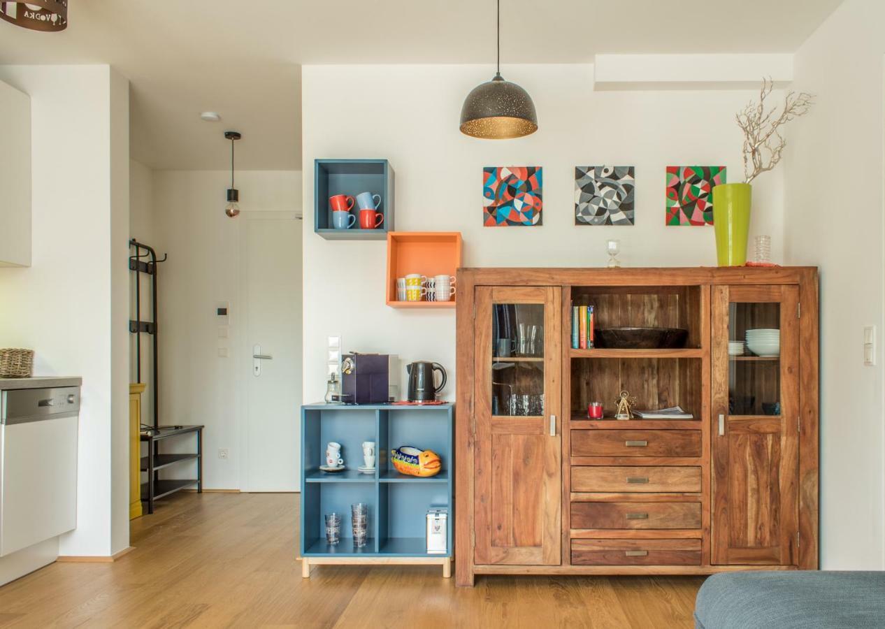 Yellow Flower Apartment With Pool - 5 Min To Lake Wien Exteriör bild