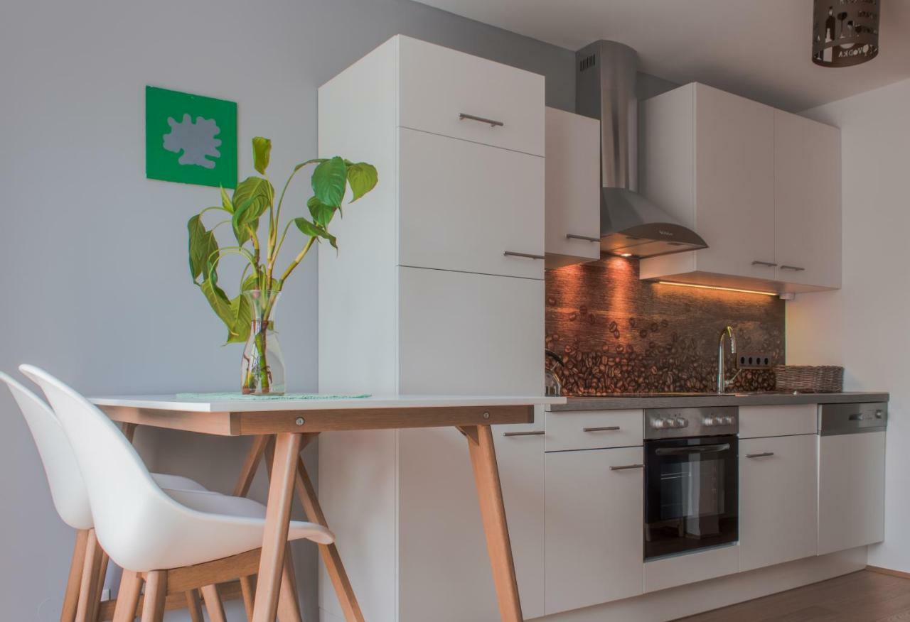 Yellow Flower Apartment With Pool - 5 Min To Lake Wien Exteriör bild