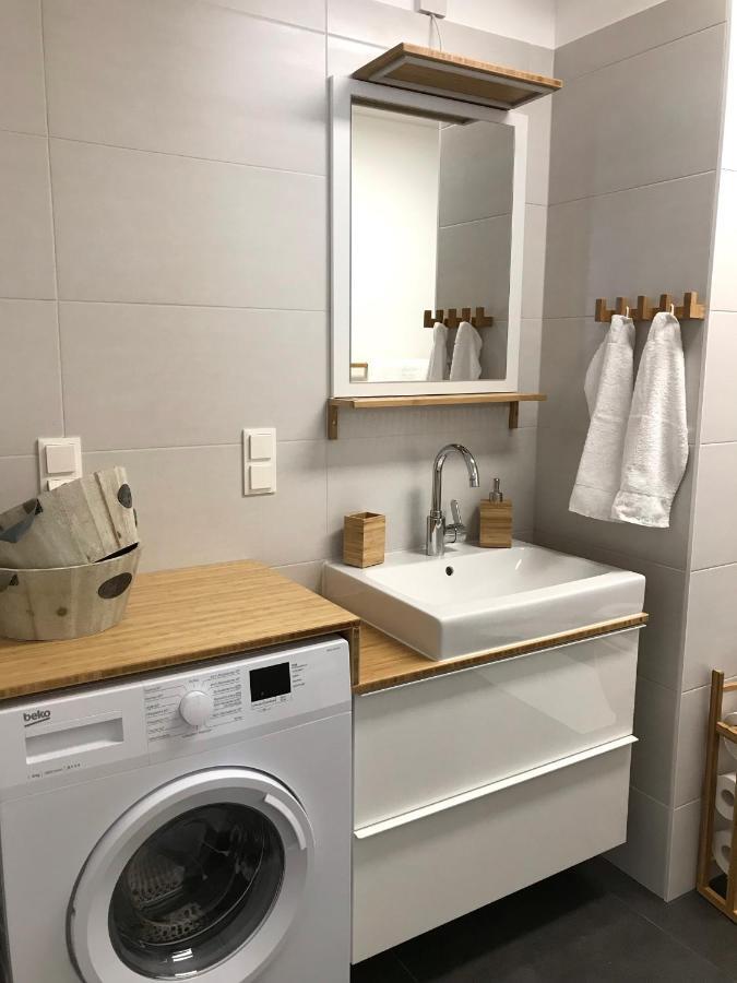 Yellow Flower Apartment With Pool - 5 Min To Lake Wien Exteriör bild